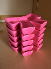 Pink bow-shaped dishes