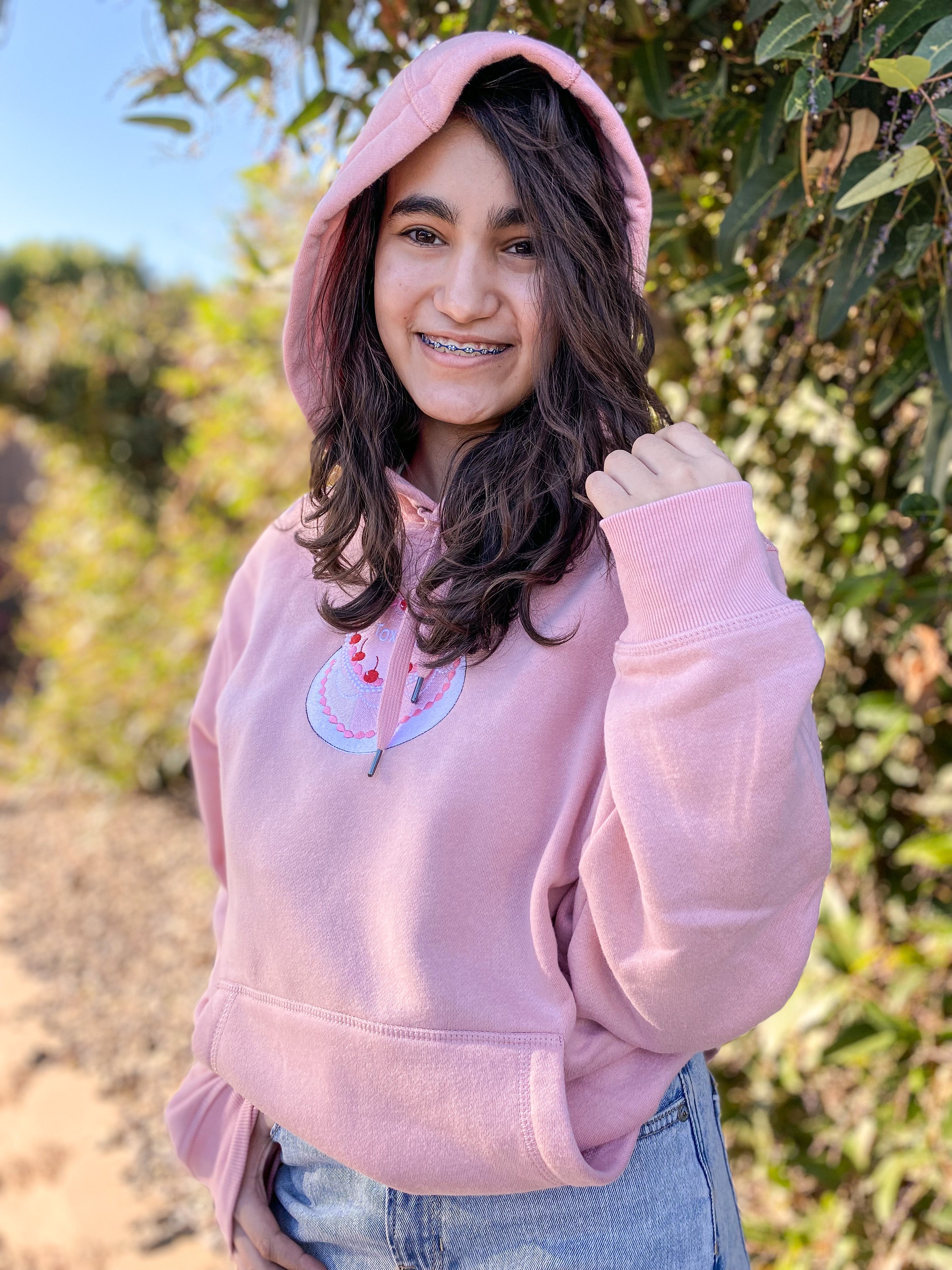 Un Poco Tóxica Hoodie Pre-Order!